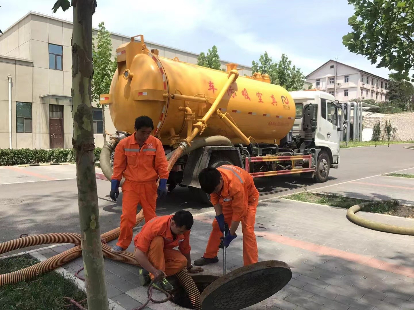荥阳化粪池清理与5-8吨吸粪车施工效率分析